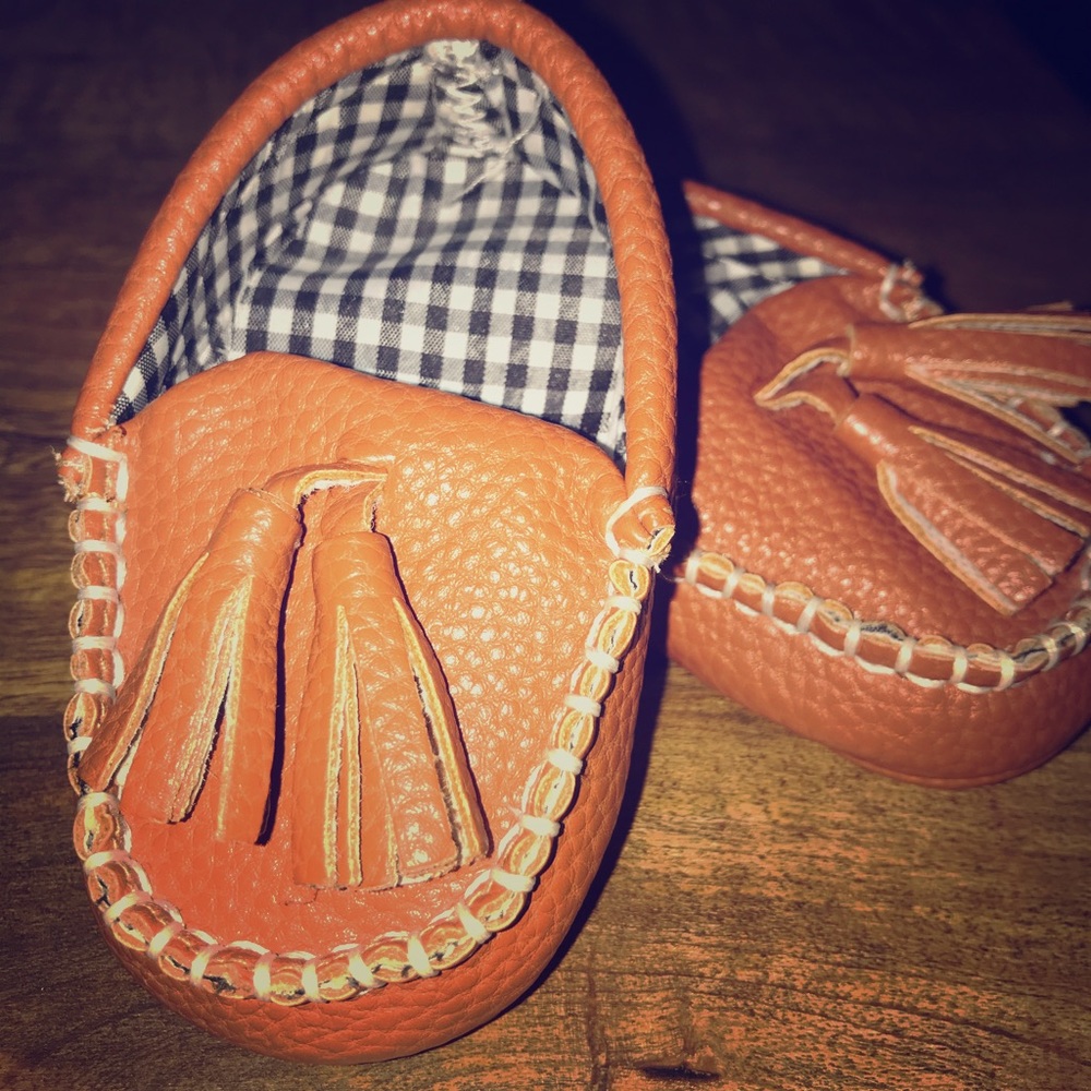 Baby’ moccasins with tassels